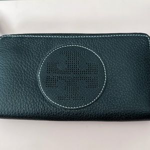 EUC Tory Burch Perforated Logo Wallet